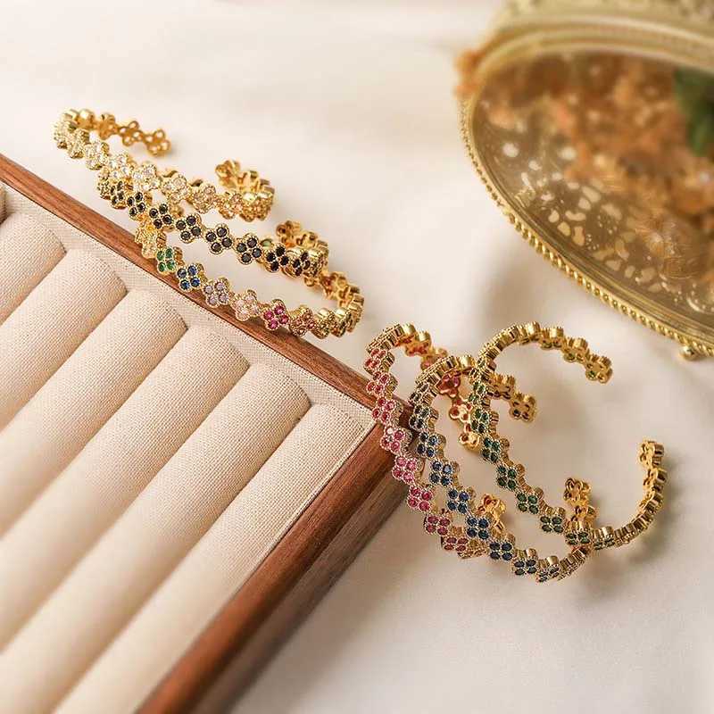 Bangle Hexing brass 18K gold-plated zirconia flower shaped adjustable bracelet suitable for women. H250217