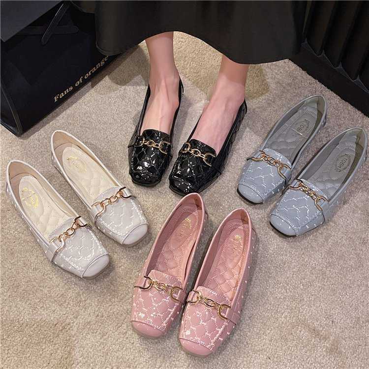 Red soled shoes, sandals, slippers, shoes Large size square toe shiny in flat bottomed soft breathable bean fashionable scoo
