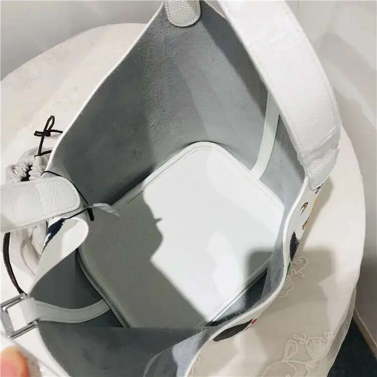 Cow 100% Leather 2024 Trends Designer Women's Handbag Real Genbuine Tote Bag For Ladies With Lock Drop Shipping