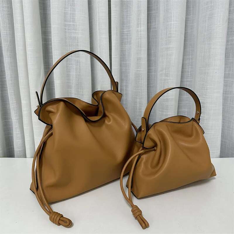 Real leather cowhide drawstring bucket bag, one-shoulder women's handbag versatile and fashionable pleated bag