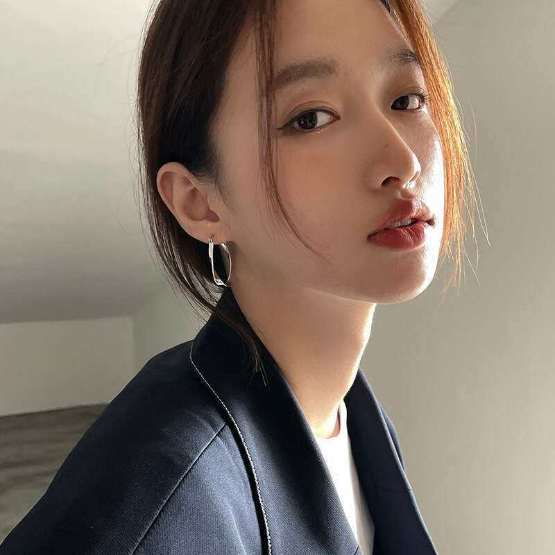 Mobius Ear Buckle Women's Instagram Simple and Internet Red Circle Plain Ring Style Geometric Earrings