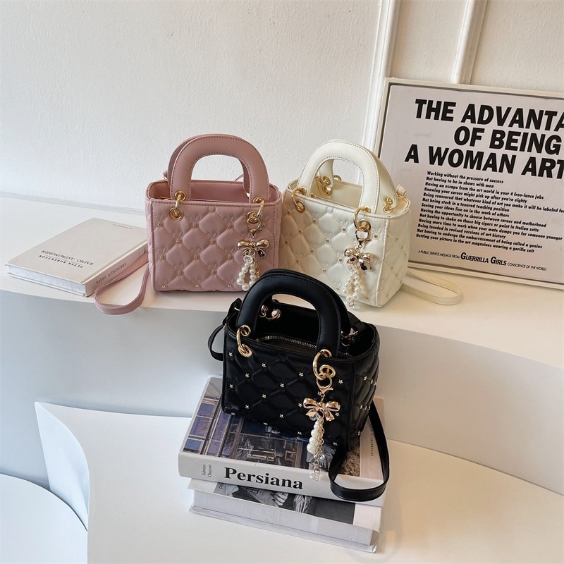 Elegant Rhombus Design Thread Pearl Buckle Bag - Versatile Shoulder Tote for Warm Seasons