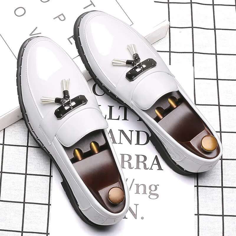 Italy Brand Loafers Tassel Men Designer British Style Lacquered Leather Thick Bottom Wedding Shoes