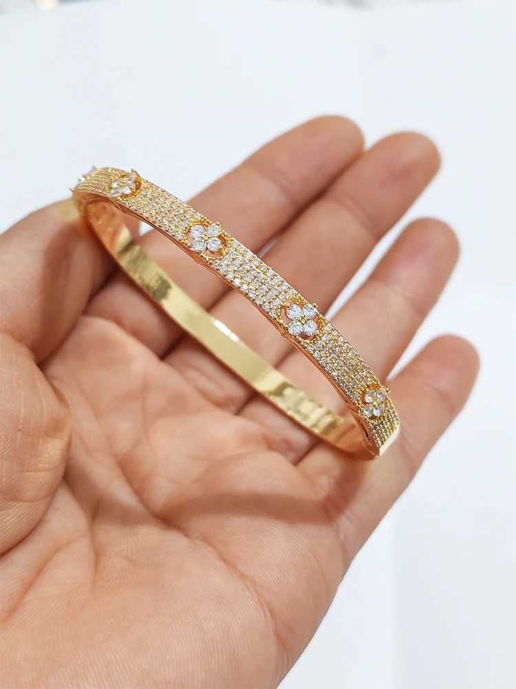 Bangle fashion18 k gold plated brass jewelry elegant four leaf flower charm snap fastener nice zircon open bangle bracelet for woman H250217
