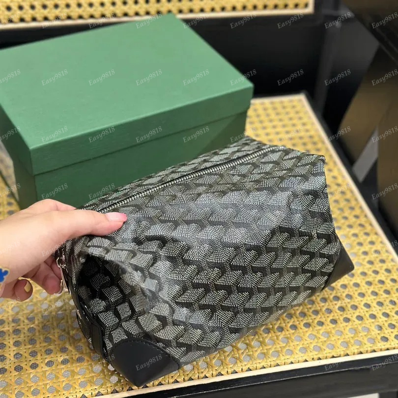 Designer cosmetic bags leather makeup cases luxury womens mens dots prints travel storage bag zipper wash bag coin purses trip organizer green black white blue