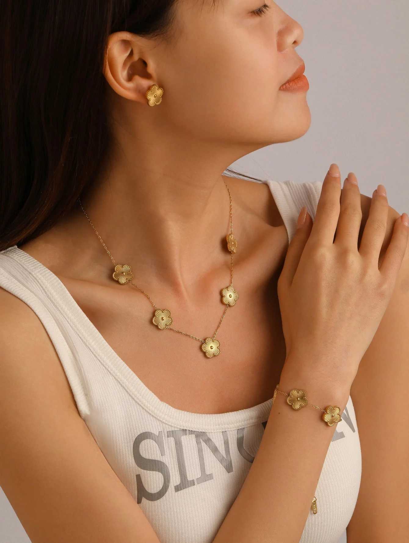 Earrings Necklace Premium Good Luck Clover Pattern Stainless Steel 18K Gold Plated Combination Bracelet Set for Women H250217