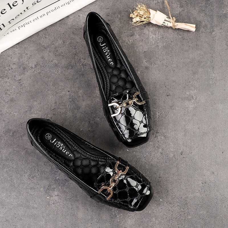 Red soled shoes, sandals, slippers, shoes Large size square toe shiny in flat bottomed soft breathable bean fashionable scoo