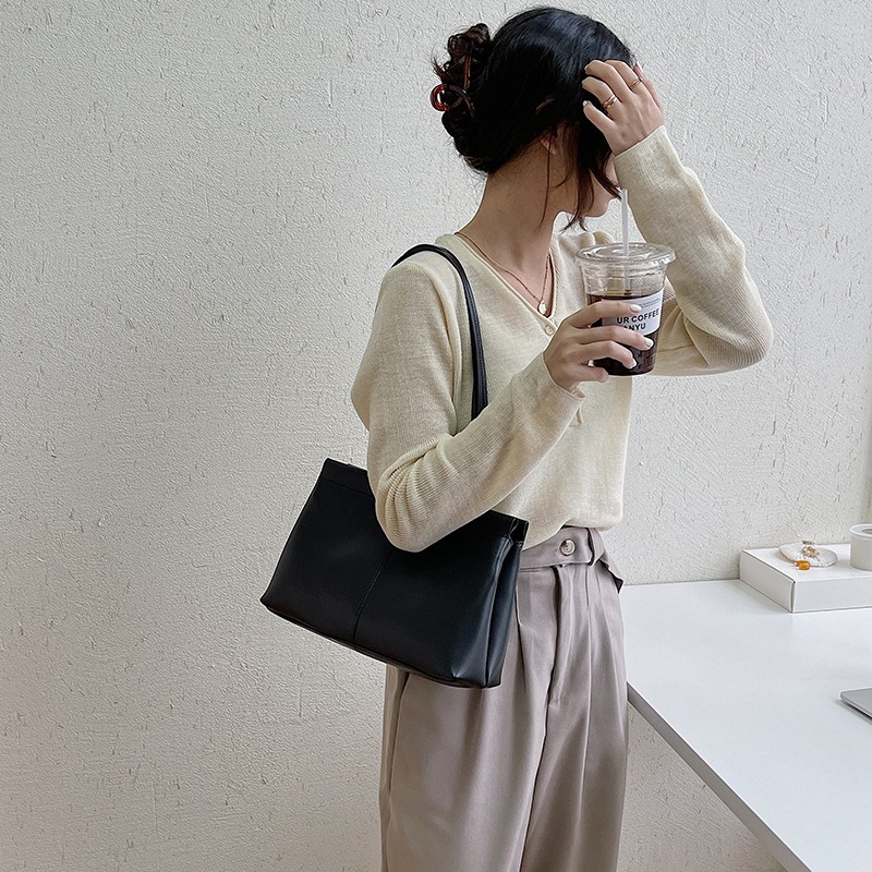 Women's Large Capacity Shoulder Bag - Portable Fashion Tote with PU Leather Design