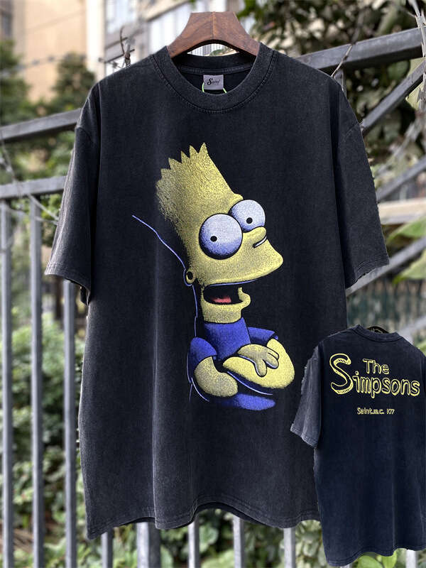 The correct version of the West Coast street is done with old washing technology, digital direct spray printing, VTG round neck short T