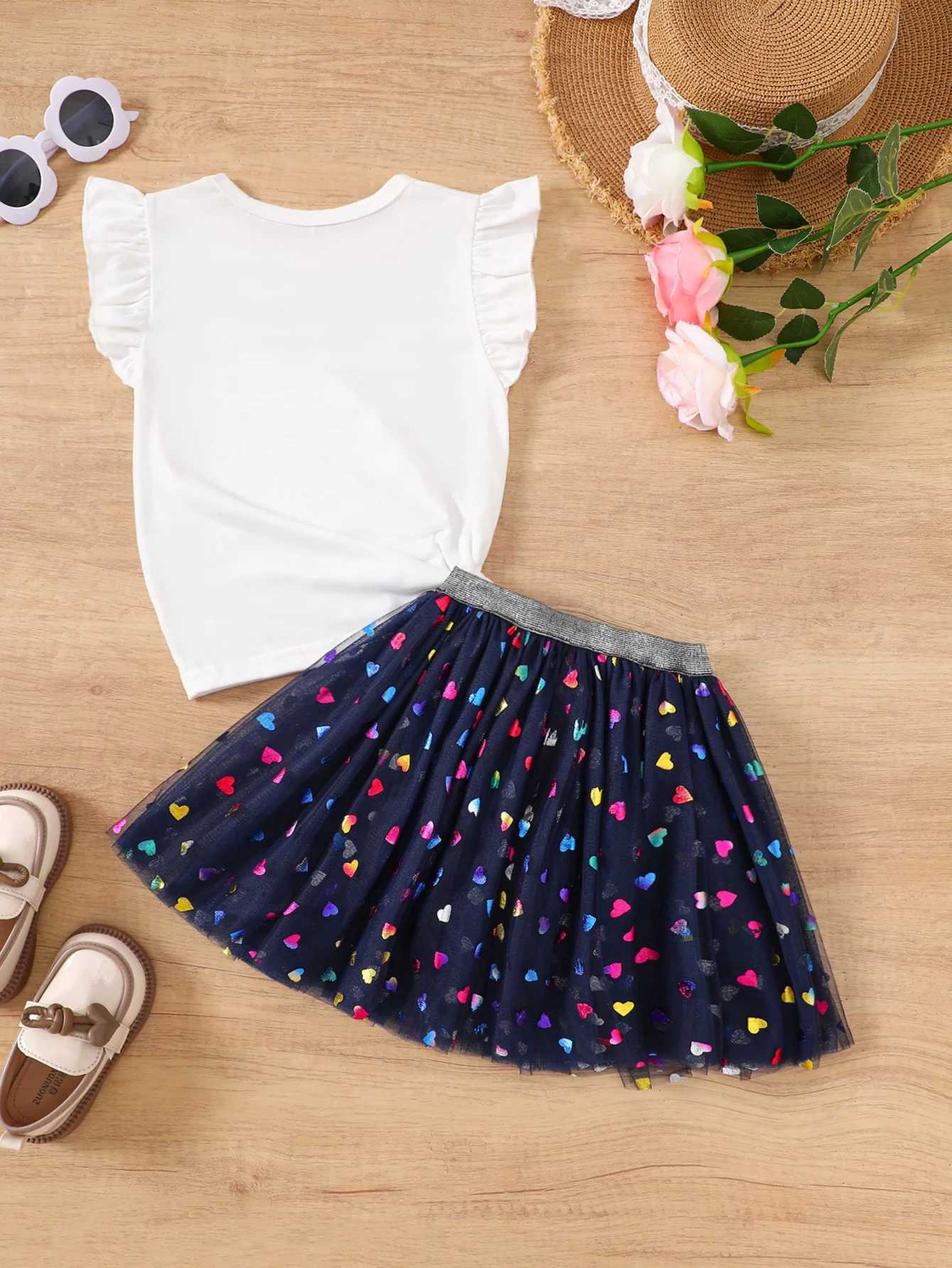 Summer childrens girls clothing set with heart-shaped printed short sleeved top colorful heart-shaped picture skiing 2PCS clothing Valentines Day gift