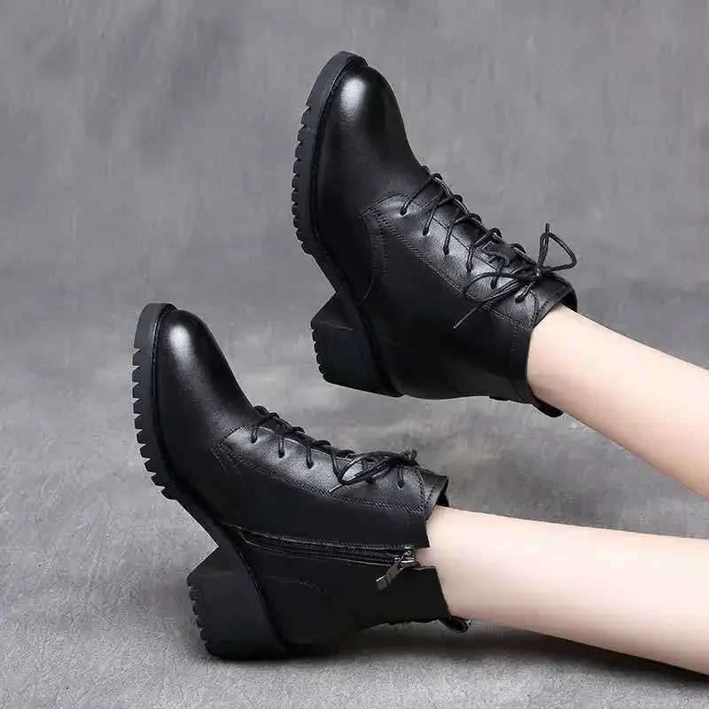 2025 Womens Shoes Luxury Chelsea Boot Women Leather Boot Chunky Winter Shoe Platform Ankle Boots Thick Heel Brand DesignerXJ250217