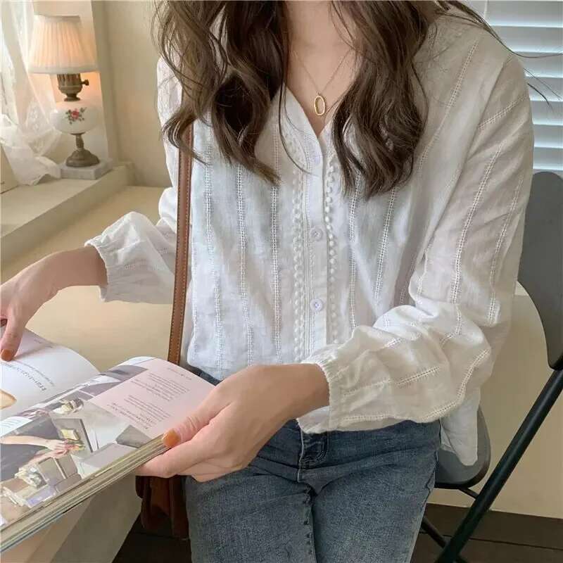 White V-Neck Lace Long Sleeved Shirt With Bubble Sleeves Versatile Top Autumn Retro Sweet Single Breasted Women's Clothing
