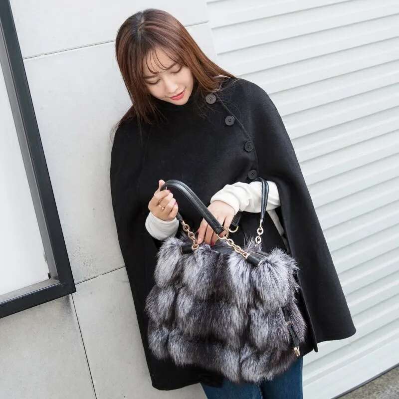 Real Shoulder Natural Fluffy Fox Fur Crossbody Bag Women's Designer Large Capacity Fashion Handbag