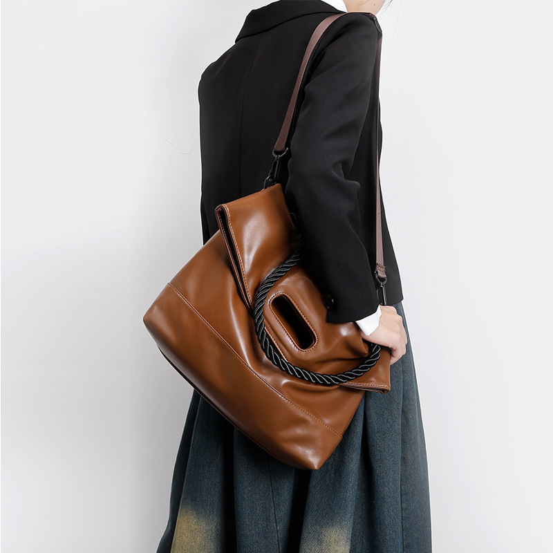 Designer Designer Fashion Spring New Style Soft Leather Women's Large Capacity Simple Commuter Student Single Shoulder Tote Bag