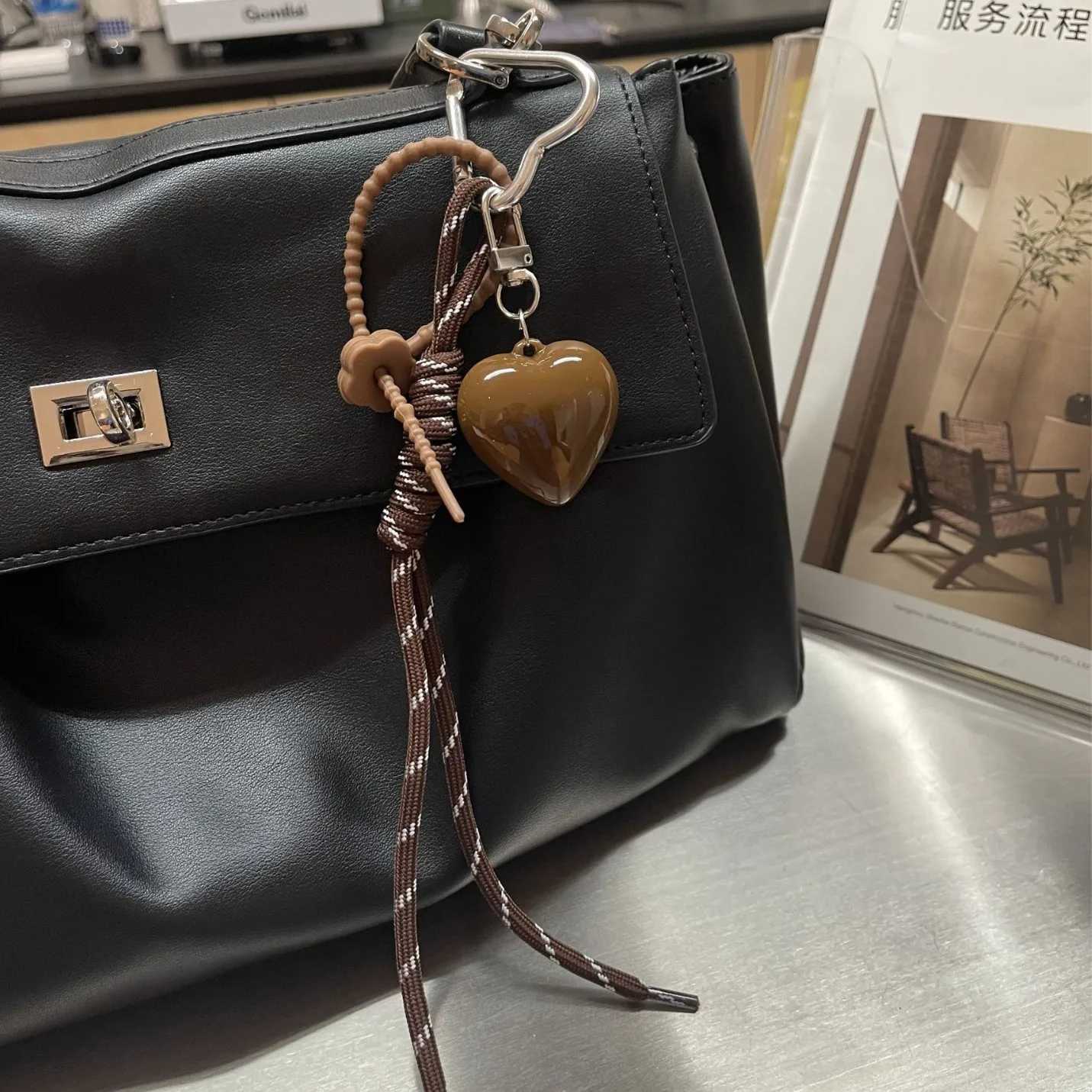 Keychains Lanyards 2024 New Style Angola Red Heart Braided Rope Keychain Pendant Personalized Bag Accessories H250217