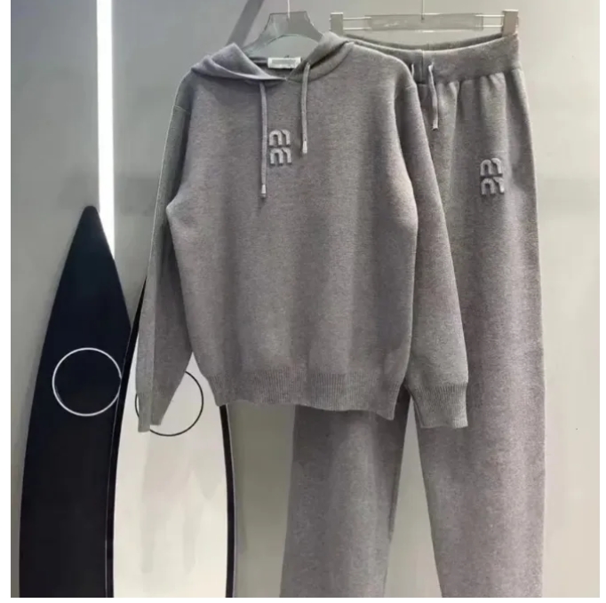 Womens Tracksuits Autumn Winter Designer New Letter Embossed zip up hoodie Knitted Loose Casual Hoodie Base Sweater Set for 4 Colors