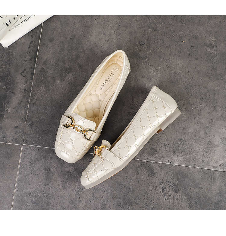 Red soled shoes, sandals, slippers, shoes Large size square toe shiny in flat bottomed soft breathable bean fashionable scoo