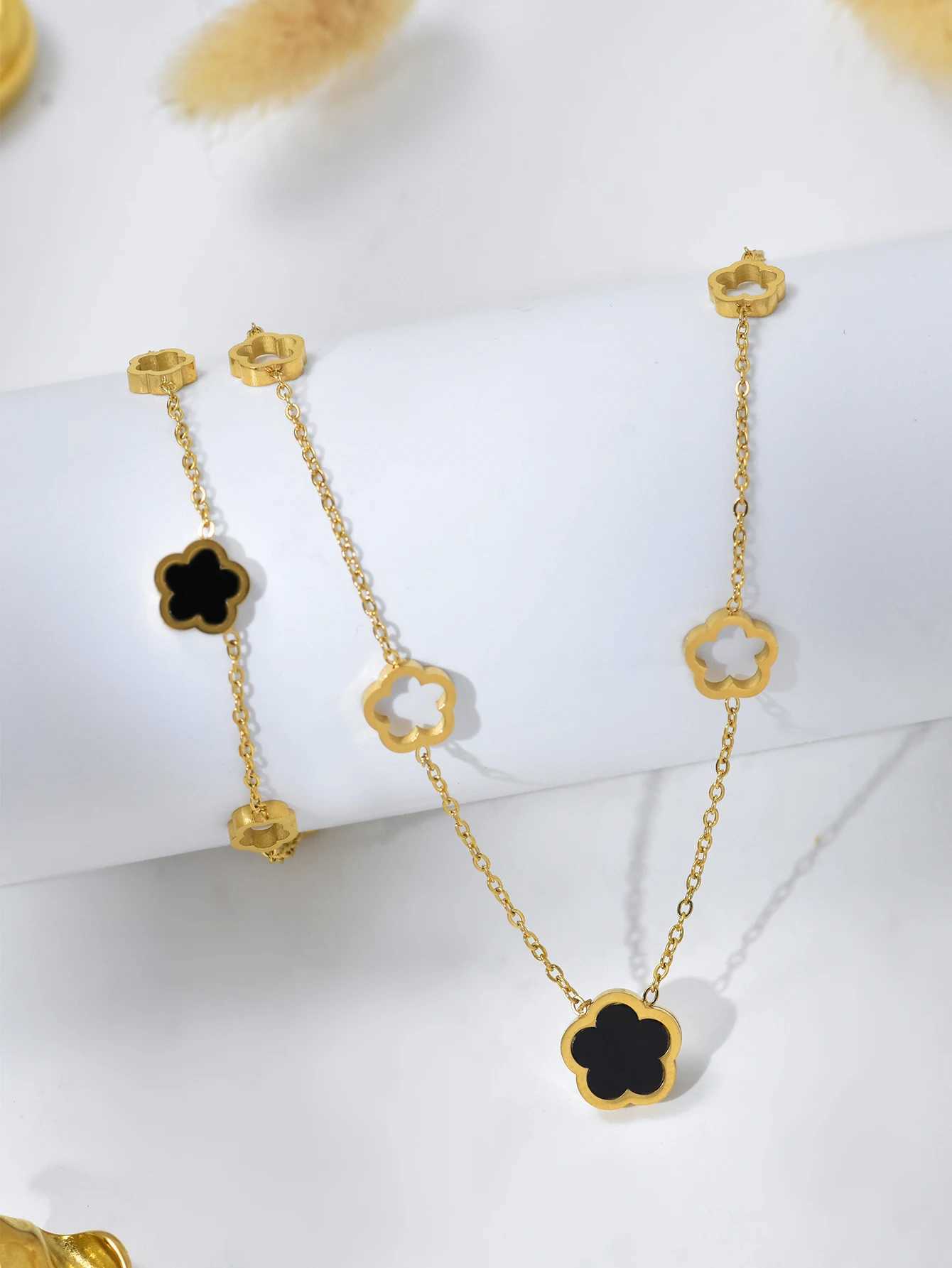 Earrings Necklace Simple fashion niche premium sense of non-tarnish stainless steel hollow five leaves grass flowers womens set H250217