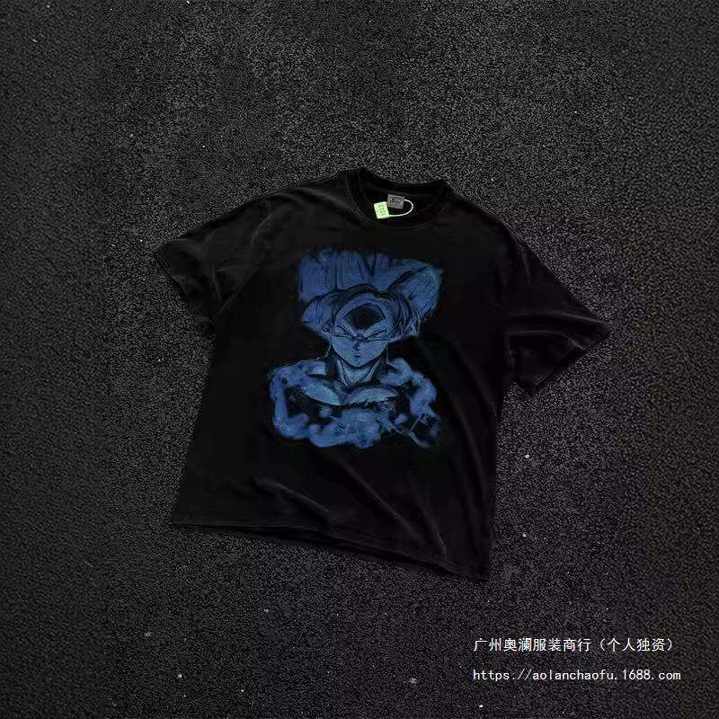 The correct version of the West Coast street is done with old washing technology, digital direct spray printing, VTG round neck short T