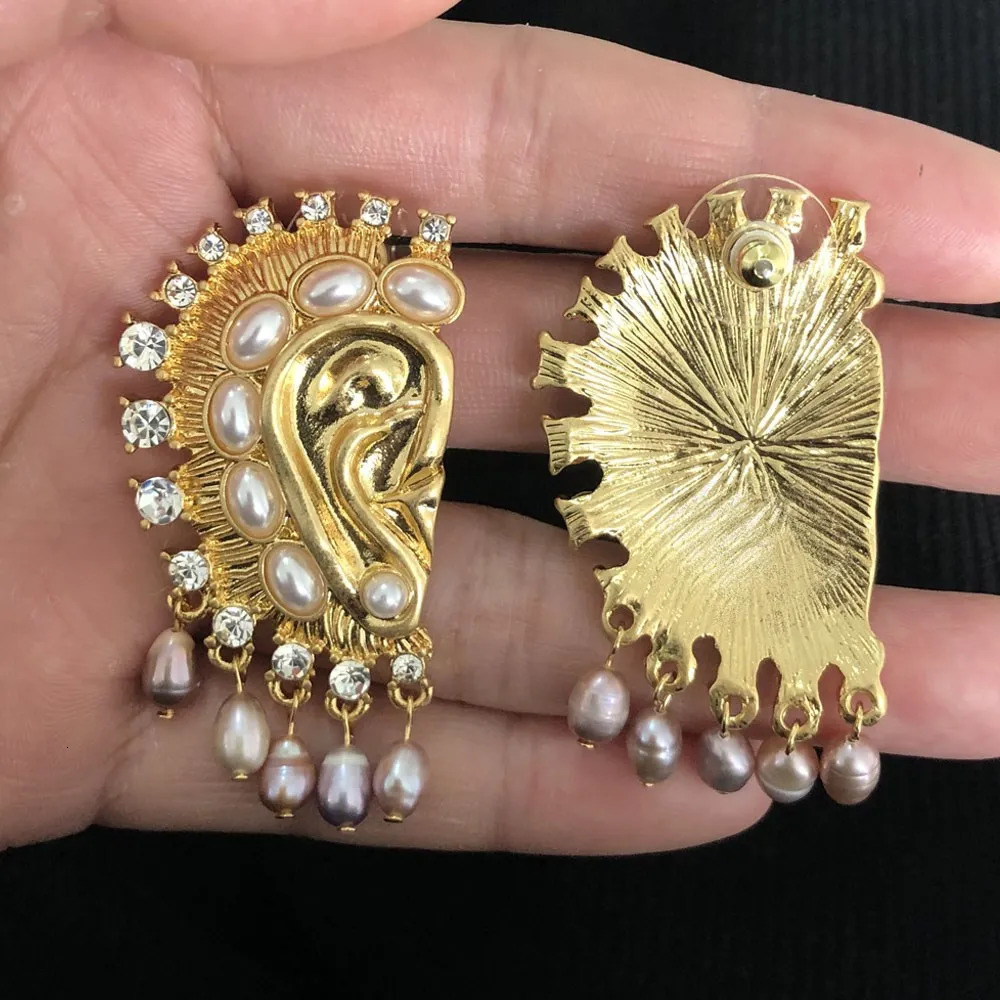 Women Vintage Freshwater Pearl Stud Earring Personality Ear Shape Stud Style Exaggeration Girl Jewelry Deluxe 250218