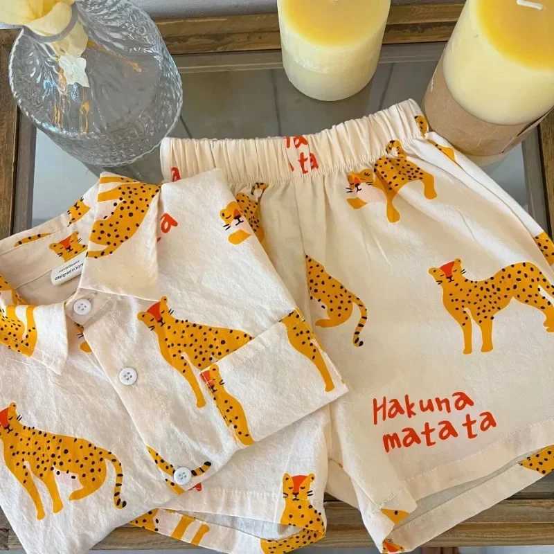 New childrens clothing boy set summer short sleeved shirt shorts 2-piece set fashionable boy cheetah print set childrens clothing W250218