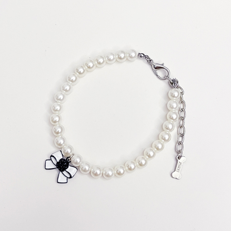 Fashion Dog Pearl Necklace with Black and White Bow Charm, Exquisite Cat Dog Neck Decoration Necklace for Small Medium Dogs, Adjustable Pet Necklace M