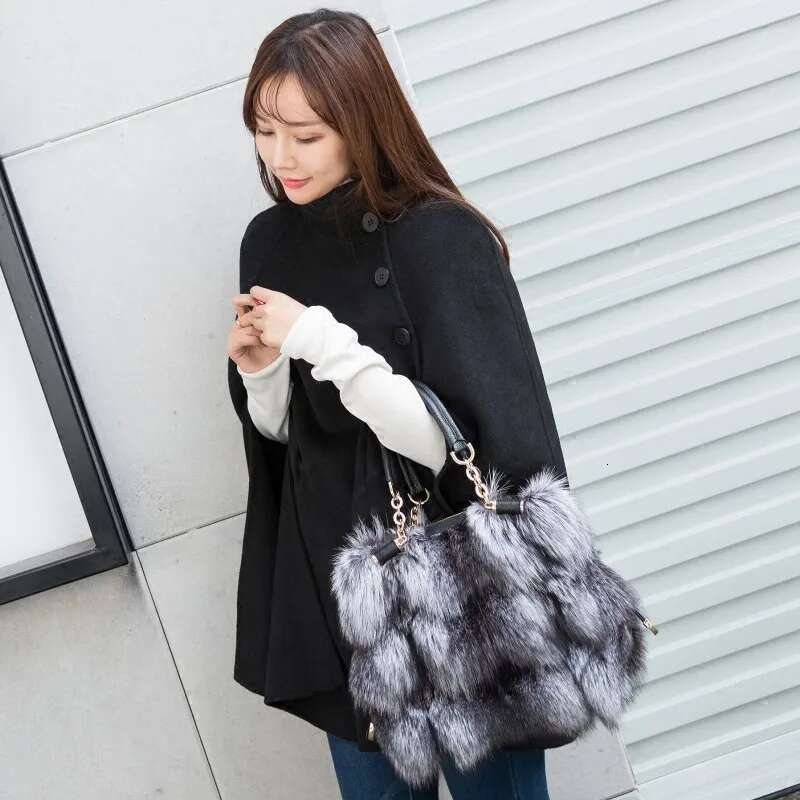 Real Shoulder Natural Fluffy Fox Fur Crossbody Bag Women's Designer Large Capacity Fashion Handbag