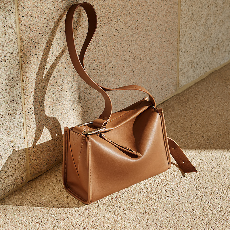 Designer Designer Single Shoulder Large Capacity Women's Handbag, Niche Fashion Diagonal Cross Handbag