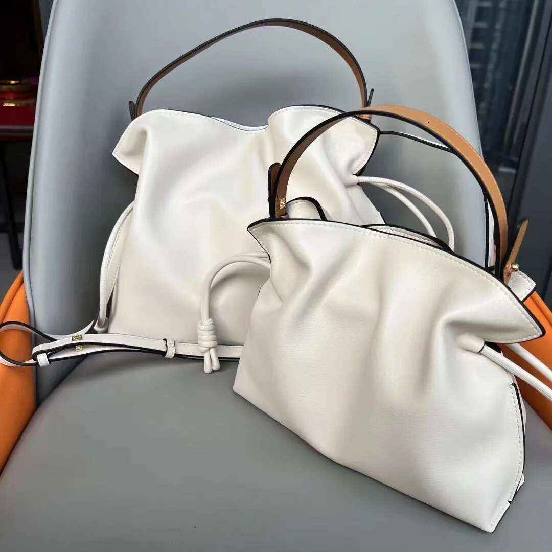 Real leather cowhide drawstring bucket bag, one-shoulder women's handbag versatile and fashionable pleated bag