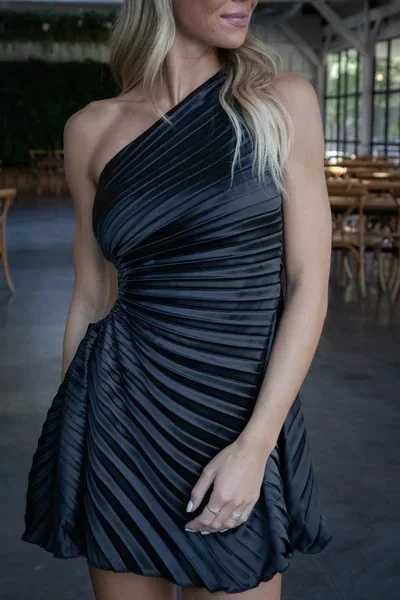 Basic Casual Dresses Women Pleated One Shouloder Slveless Cutout Waist Dress 2025 Evening Sexy Club Party Evening High Strt Dresses H25217