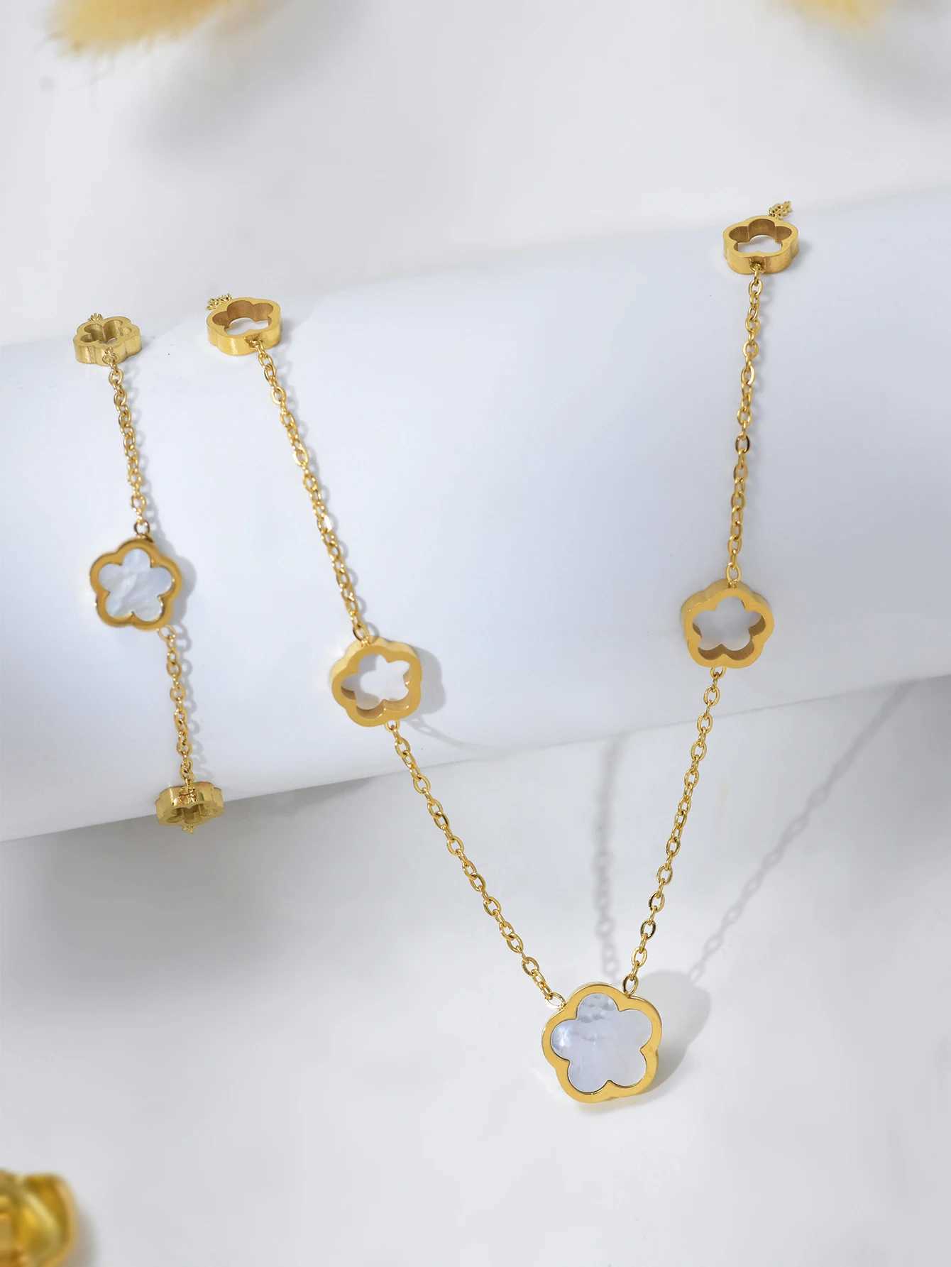 Earrings Necklace Simple fashion niche premium sense of non-tarnish stainless steel hollow five leaves grass flowers womens set H250217