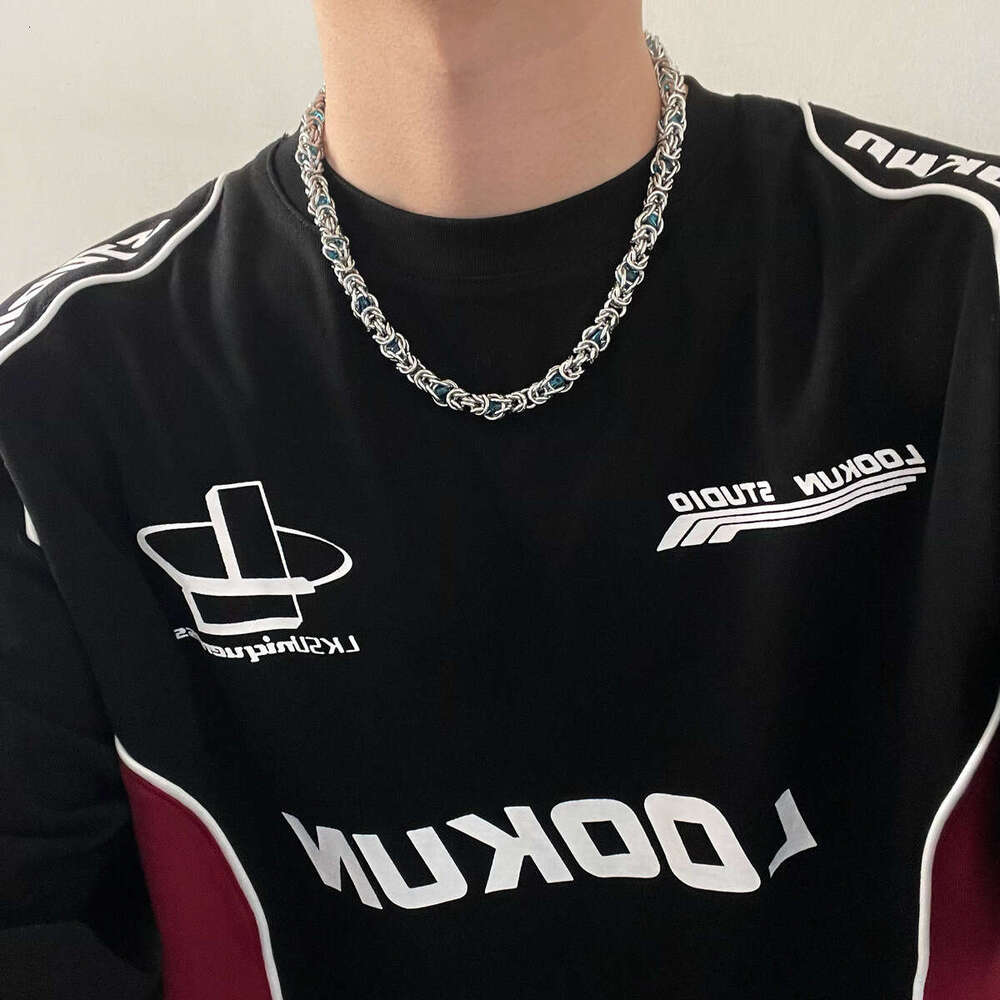 American trendy blue inlaid titanium steel necklace with a male niche design, hip-hop thick collarbone chain couple accessory