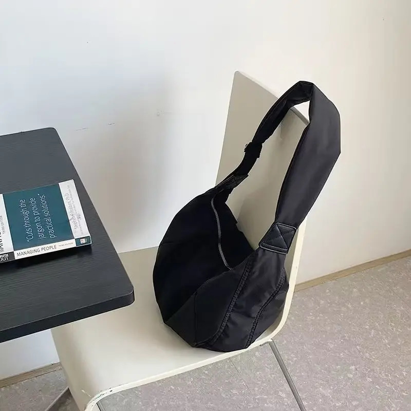 Large capacity Korean wide shoulder strap canvas bag cross body bag womens pleated garbage bag 250214