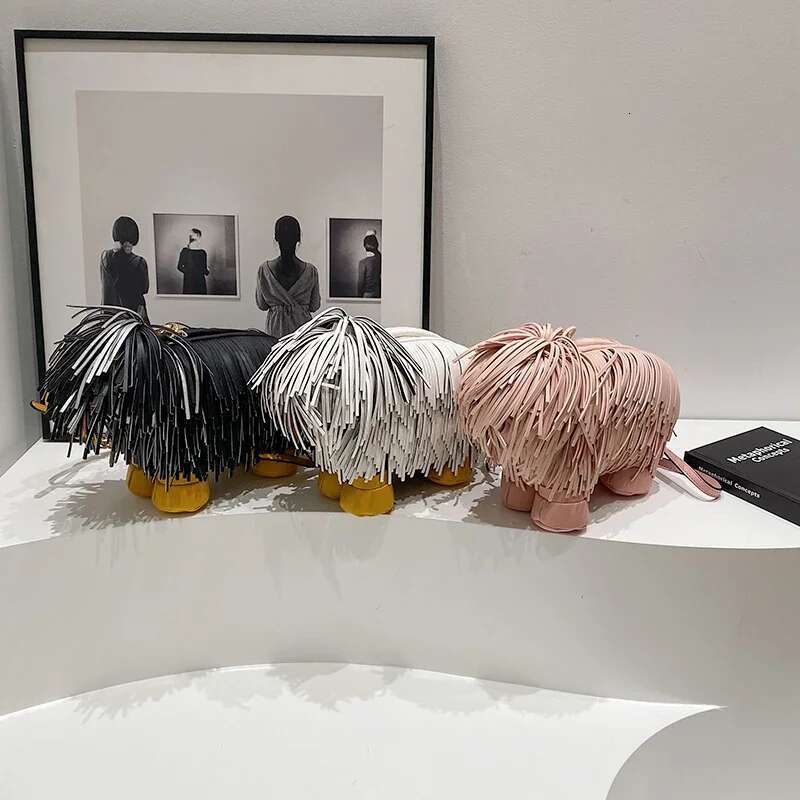 Personality Fashion PU Dog Shape Shoulder Unique Design Super Cool Exquisite Tassel Crossbody Bags For Women 2025 New Style