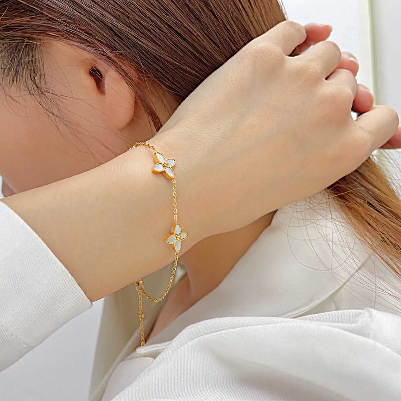 Chain Tiny Four Leaf Clover Bracelet Suitable for Women Gold Plated Stainless Steel Lucky 4-Leaf Gift Mother and Daughter H250217