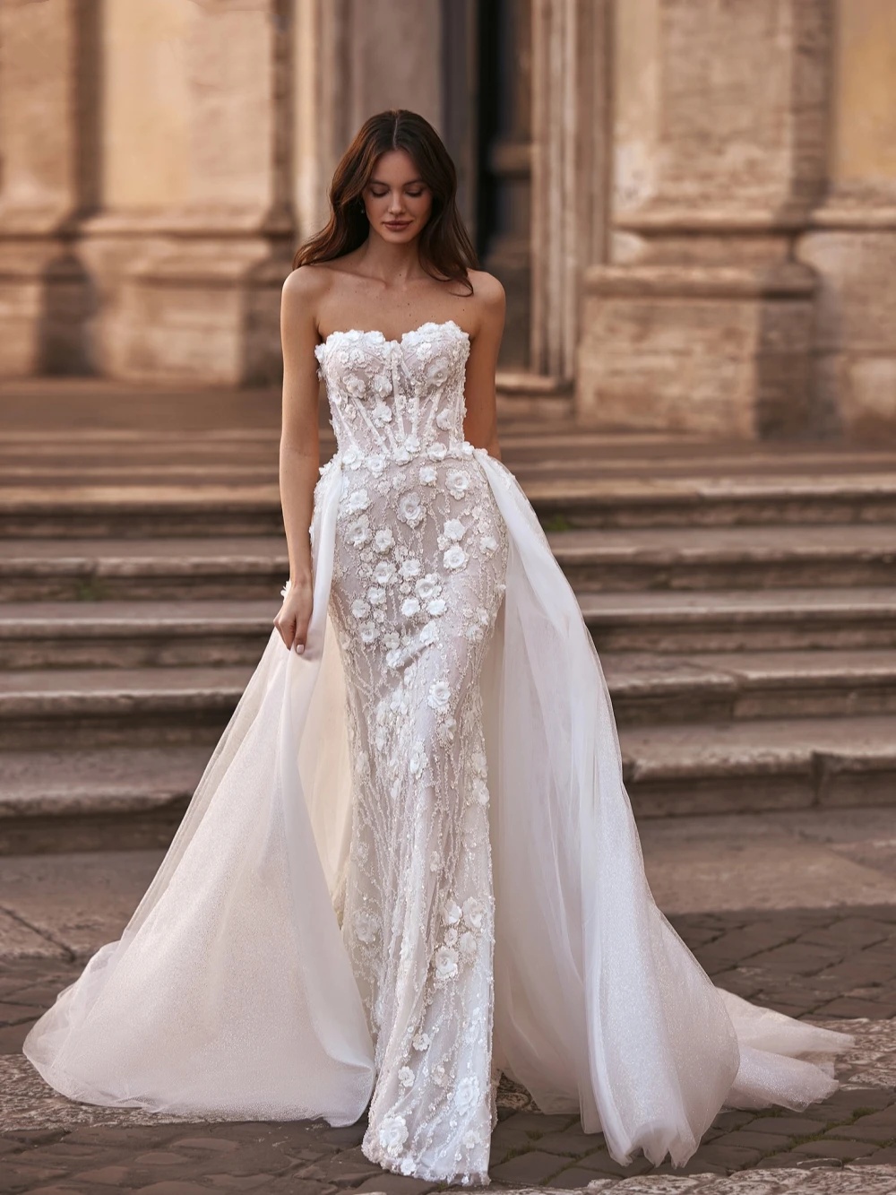 Simple Strapless Wedding Dresses 3D-Floral Appliques Mermaid Bridal Gowns with Overskirts Lace Customized Princess Sweep Train Bride Dress Vestidos De