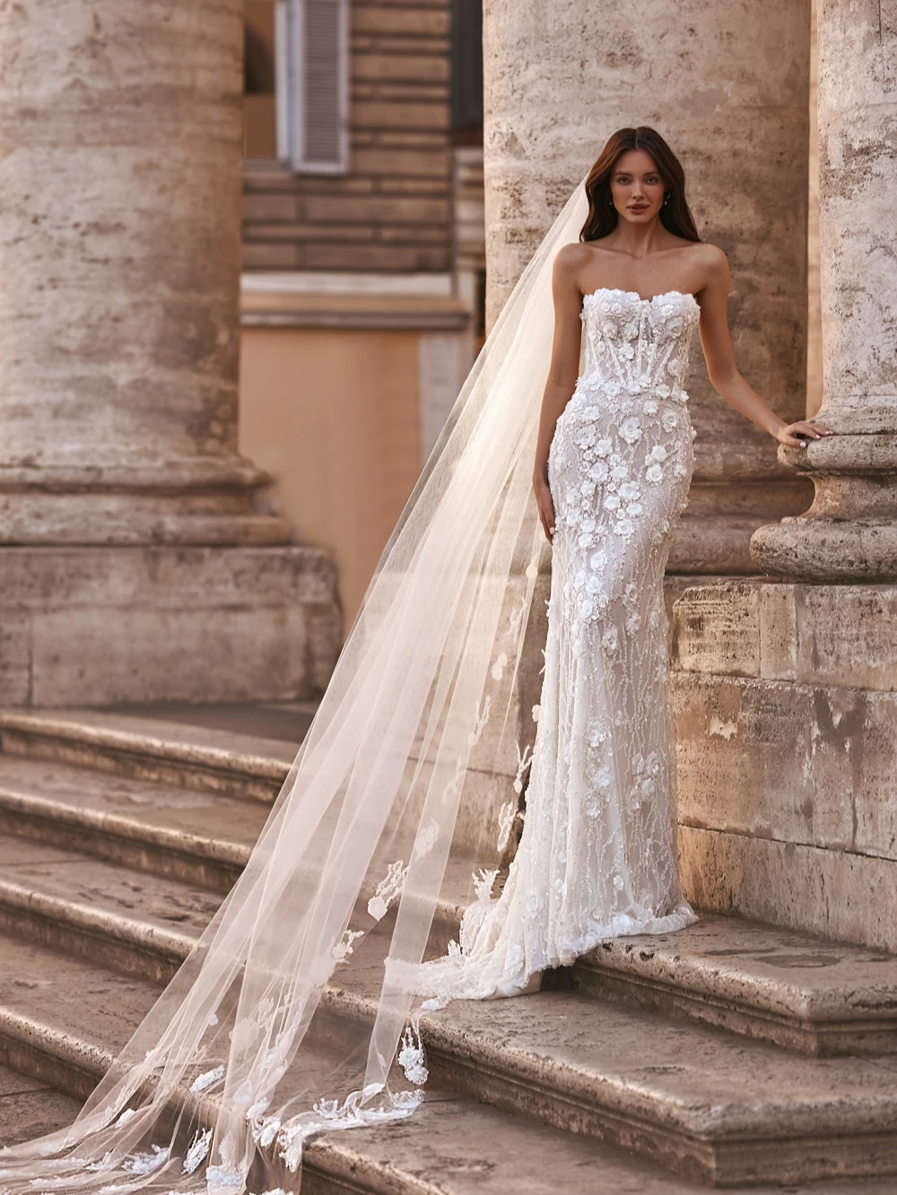 Simple Strapless Wedding Dresses 3D-Floral Appliques Mermaid Bridal Gowns with Overskirts Lace Customized Princess Sweep Train Bride Dress Vestidos De