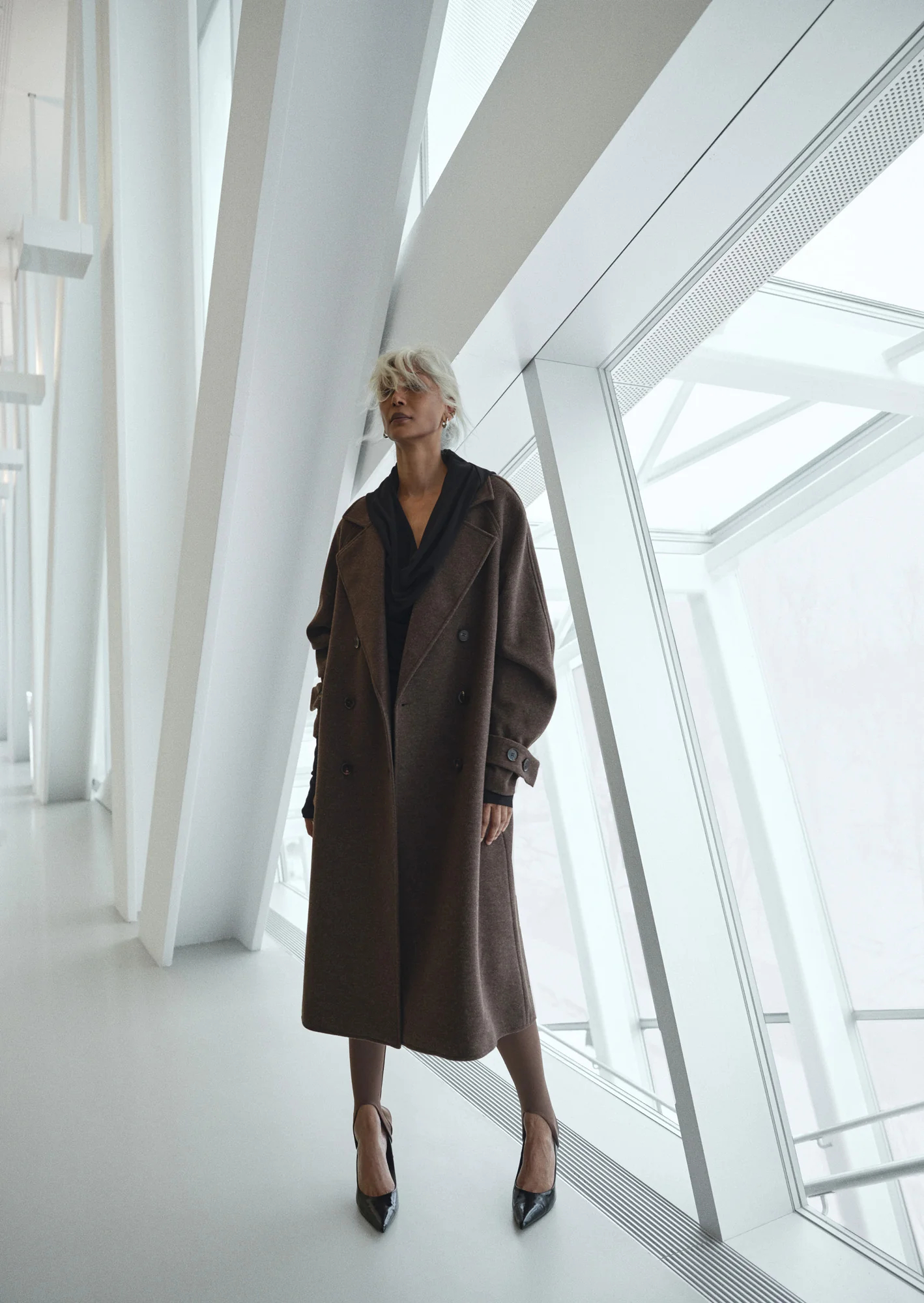 Factory Supplier Oversized Midi Cut Stylish Brown Coat with Removable Belt