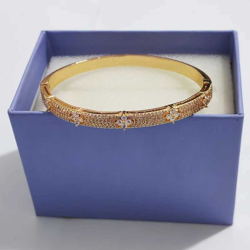 Bangle fashion18 k gold plated brass jewelry elegant four leaf flower charm snap fastener nice zircon open bangle bracelet for woman H250217