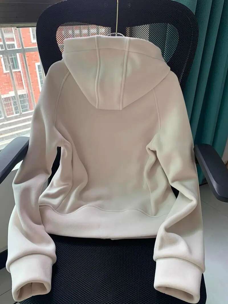 New Slim Fit Veet Hooded Sweatshirt Women Autumn and Winter Small Thickened Warm Top Casual Sports Cardigan Jacket