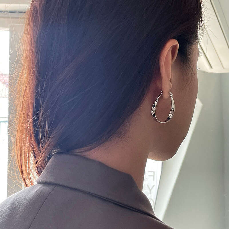 Mobius Ear Buckle Women's Instagram Simple and Internet Red Circle Plain Ring Style Geometric Earrings