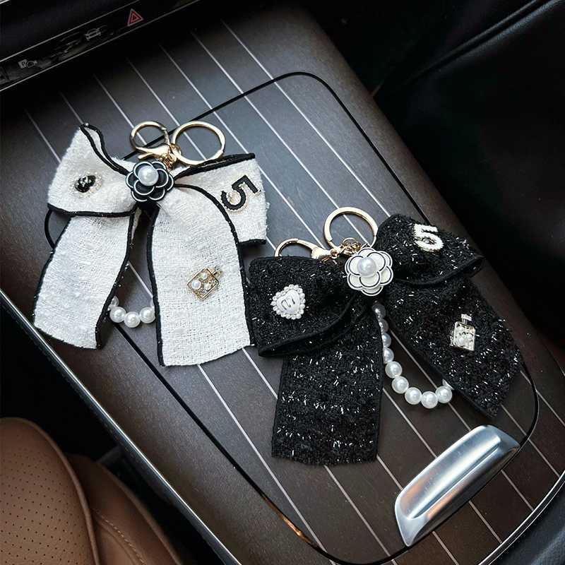 Keychains Lanyards Creative Xiaoxiang Butterfly Knot Keychain Womens Fashion Pearl Chain Bag Pendant Car Personalized Ribbon H250217