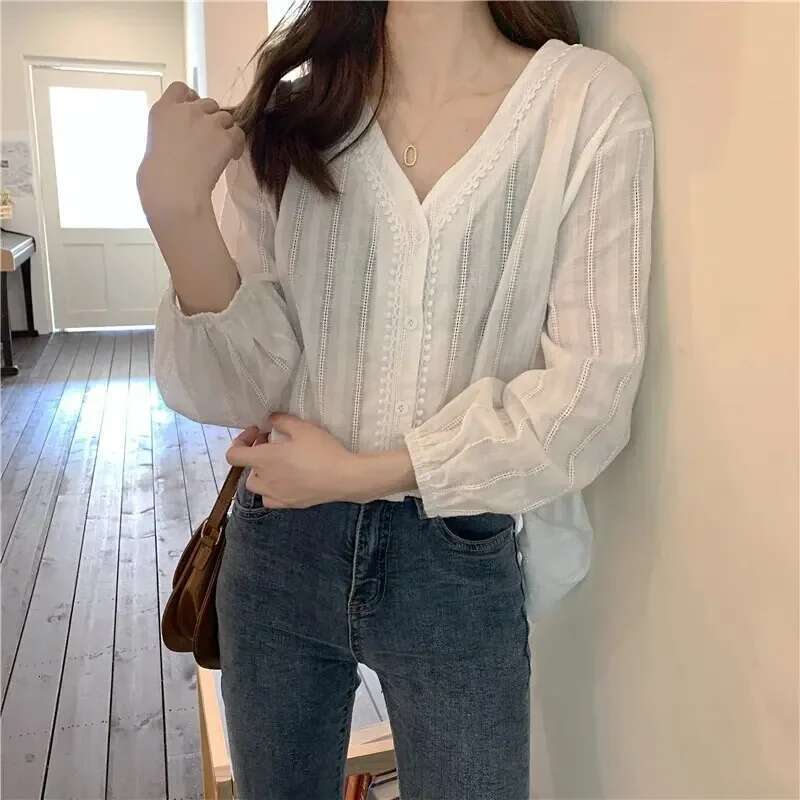 White V-Neck Lace Long Sleeved Shirt With Bubble Sleeves Versatile Top Autumn Retro Sweet Single Breasted Women's Clothing