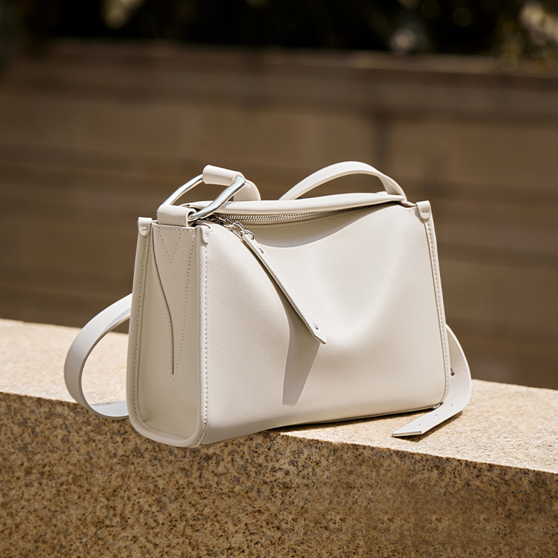 Designer Designer Single Shoulder Large Capacity Women's Handbag, Niche Fashion Diagonal Cross Handbag