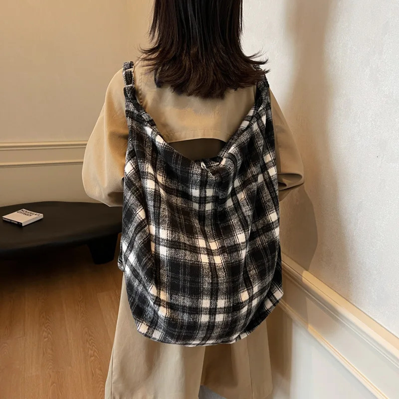 Largecapacity Messenger Tote Bag Simple Handbag Womens Autumn and Winter Fashionable Shoulder 250206