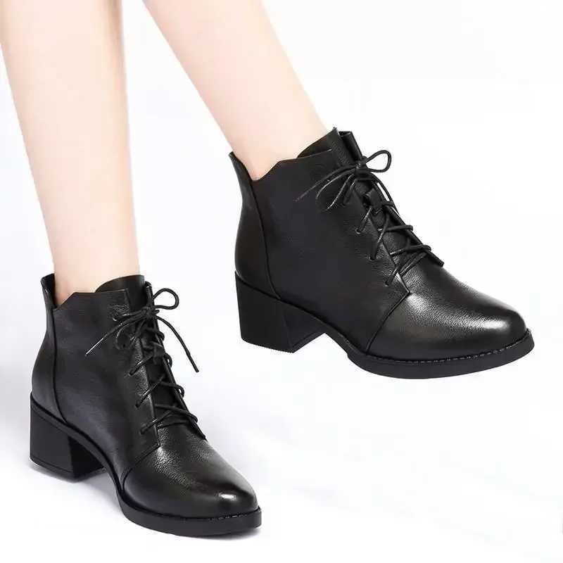 2025 Womens Shoes Luxury Chelsea Boot Women Leather Boot Chunky Winter Shoe Platform Ankle Boots Thick Heel Brand DesignerXJ250217