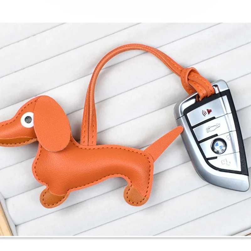 Keychains Lanyards Creative Sausage Dog Color Pendant PU Leather Keychain Cute Pocket Clothing Boys and Girls Niche Car Gift H250217