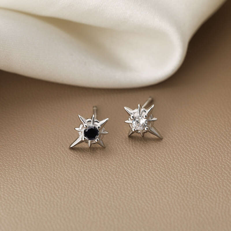 Star earrings for women, simple, compact, light , internet celebrity, student commuting, eight pointed star earrings, 2024 new trend