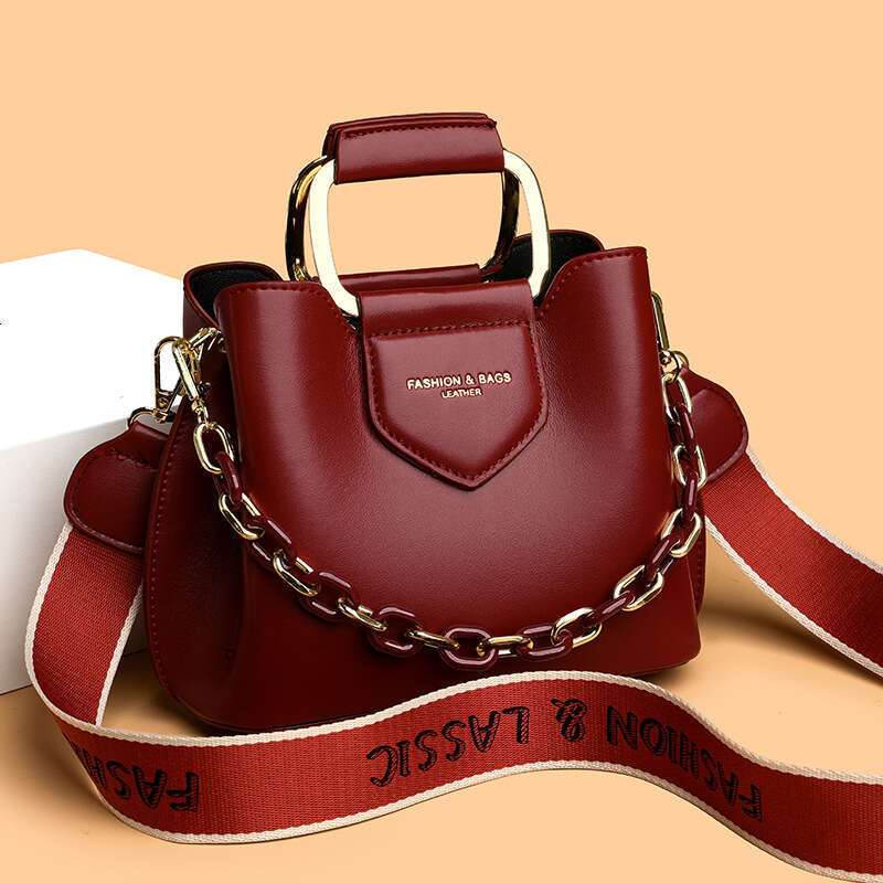 Women's 2024 New Bucket Trendy Korean Shoulder Handbag Chain Commuter Diagonal Fashion Small Bag