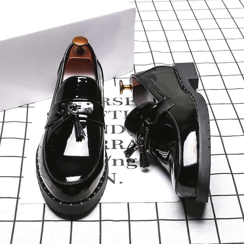 Italy Brand Loafers Tassel Men Designer British Style Lacquered Leather Thick Bottom Wedding Shoes